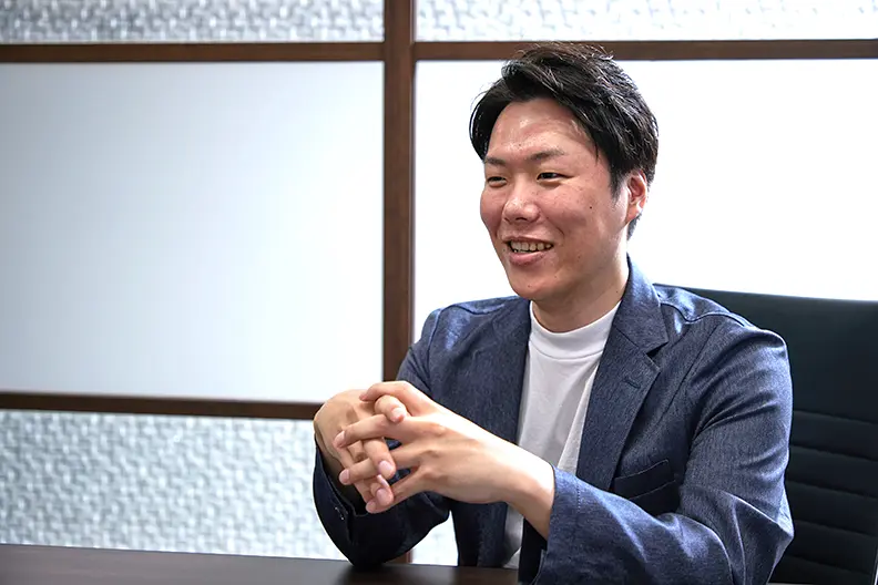 フロント営業社員のインタビュー風景1