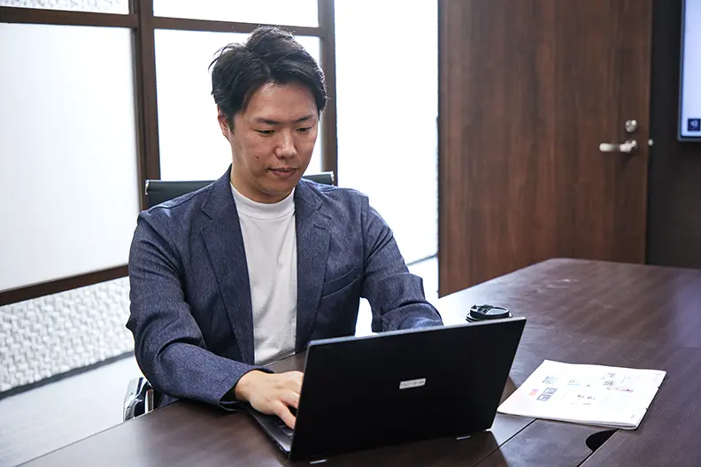 フロント営業社員のインタビュー風景2
