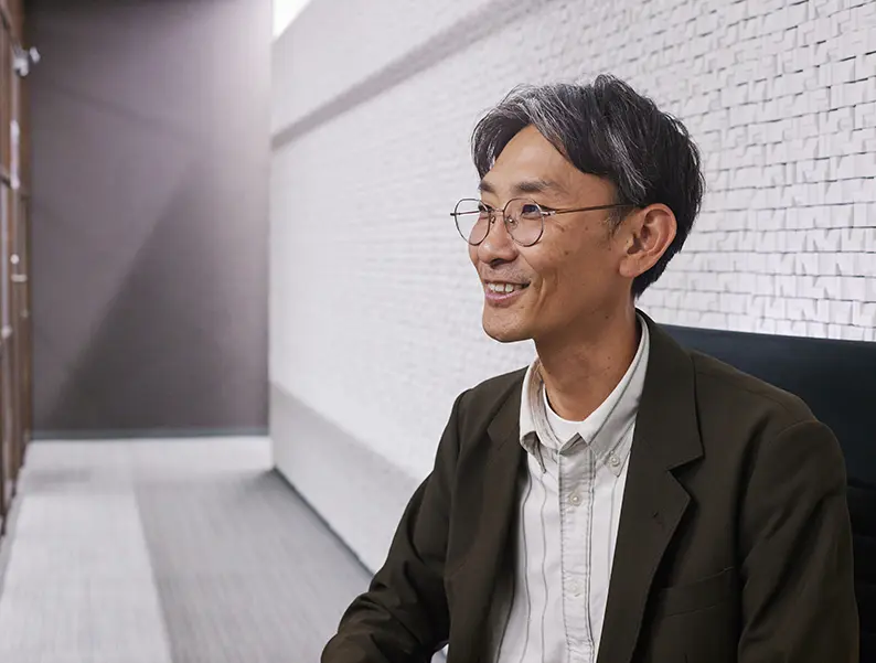 インタビューを受けるプランナー社員2