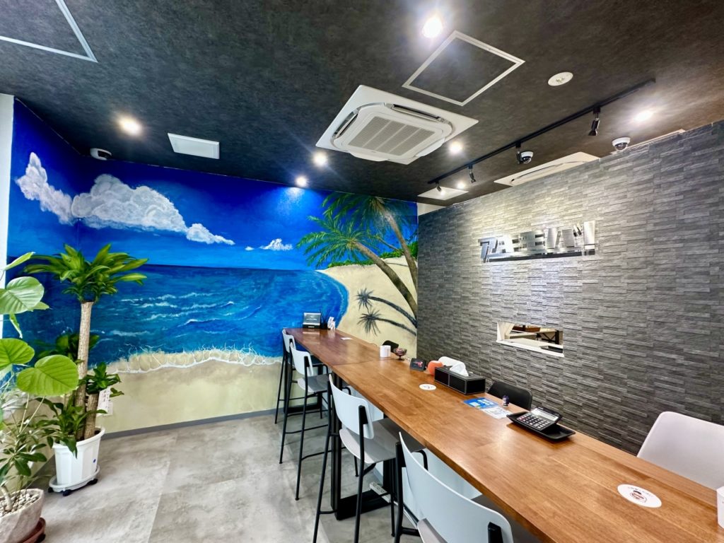 木と植栽を基調とした店舗エントランス