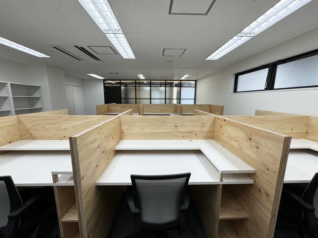 社名をモチーフにデザインしたオフィス内装
