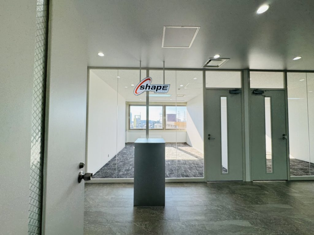 ガラスパーテーションで仕上げたオフィス