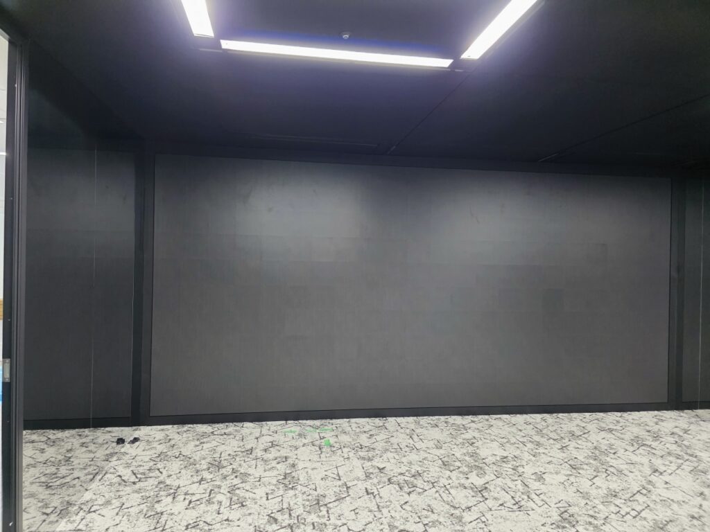 デジタルサイネージを使用した2000㎡オフィス