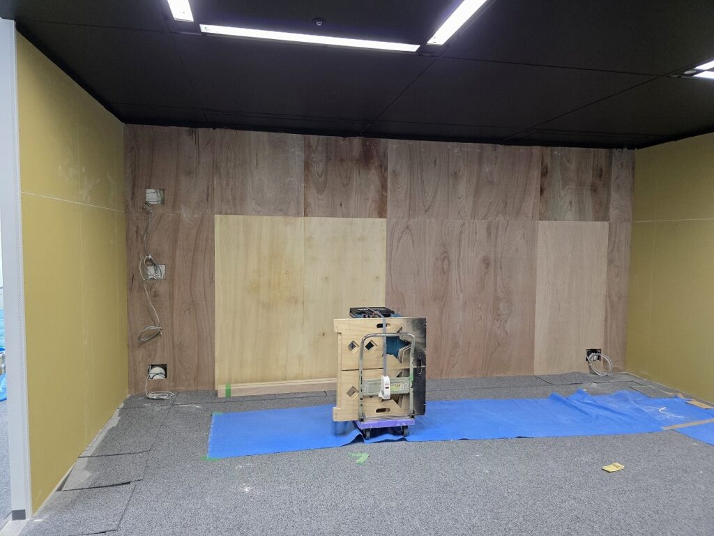 デジタルサイネージを使用した2000㎡オフィス