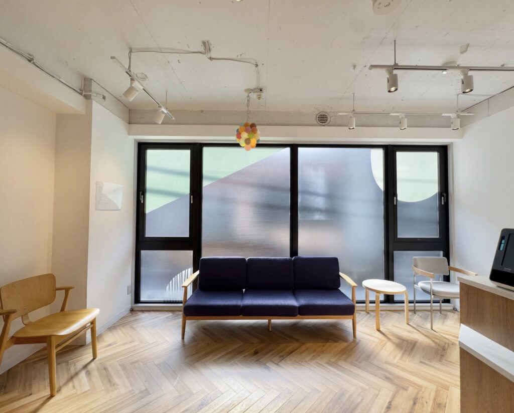 暖かいイメージでデザインをした診療内科